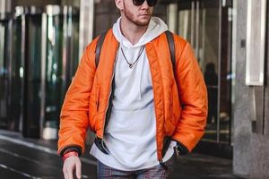 MA-1 БОМБЕР. СОЧЕТАНИЕ СТИЛЕЙ. КОРИ ЛАКЕТТ | ALPHA INDUSTRIES, INC фото